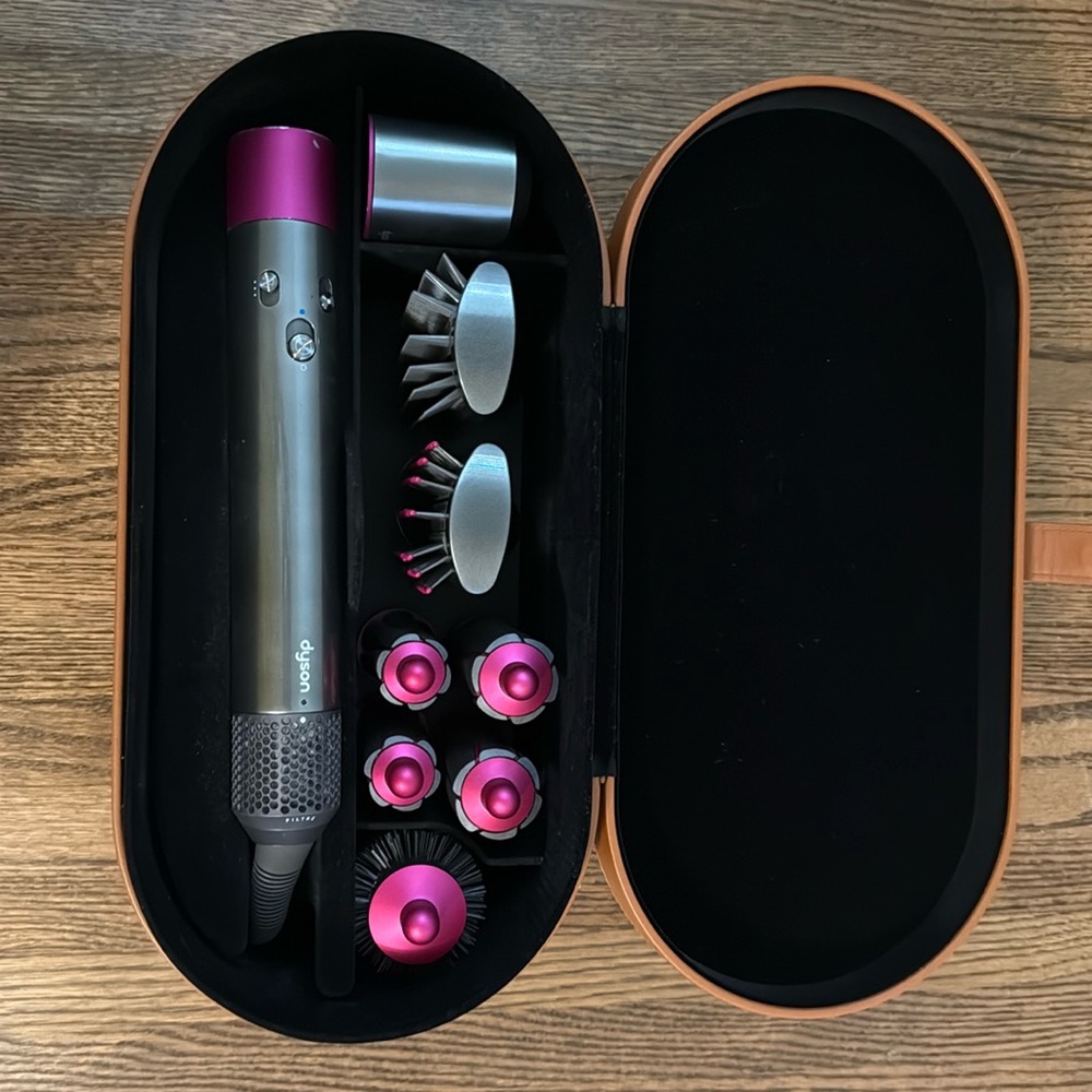 Dyson Airwrap in Fuchsia pink